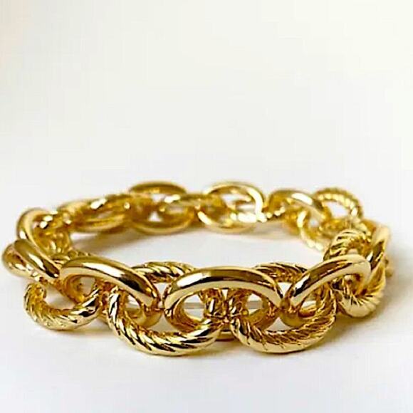 Chain Link Gold Luxury Bracelet - Picture 5 of 7